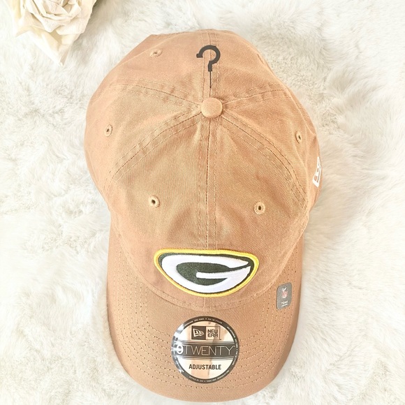 New w/tags GREEN BAY PACKERS HAT Adjustable. BEIGE with Green, white & gold logo - Picture 2 of 7